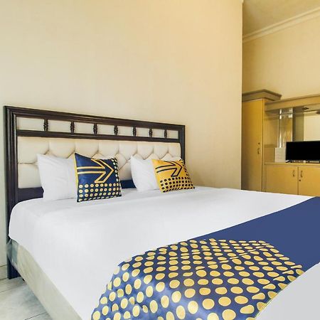 Spot On 91620 Skypiea Guest House Тасикмалая Экстерьер фото