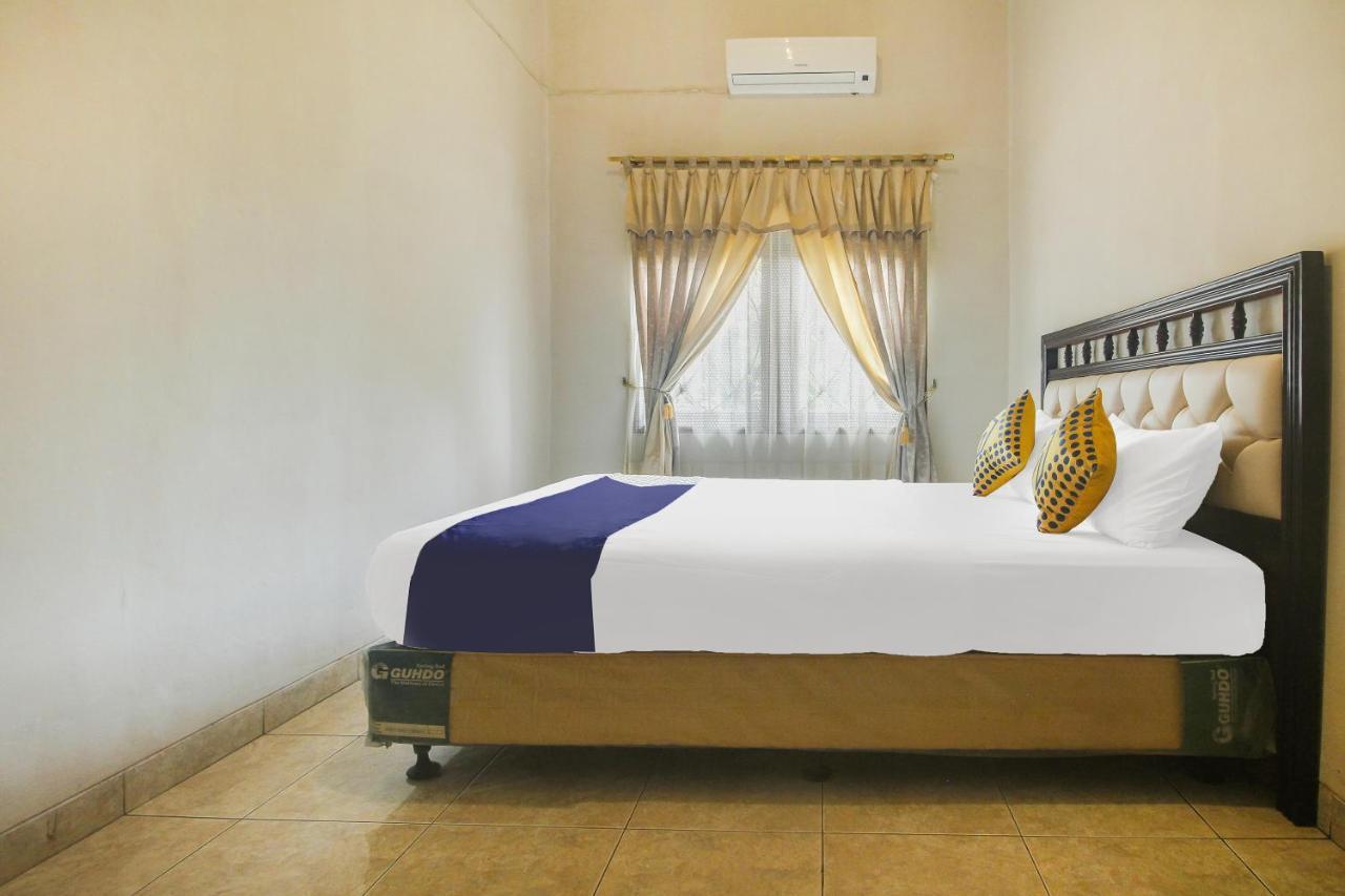 Spot On 91620 Skypiea Guest House Тасикмалая Экстерьер фото