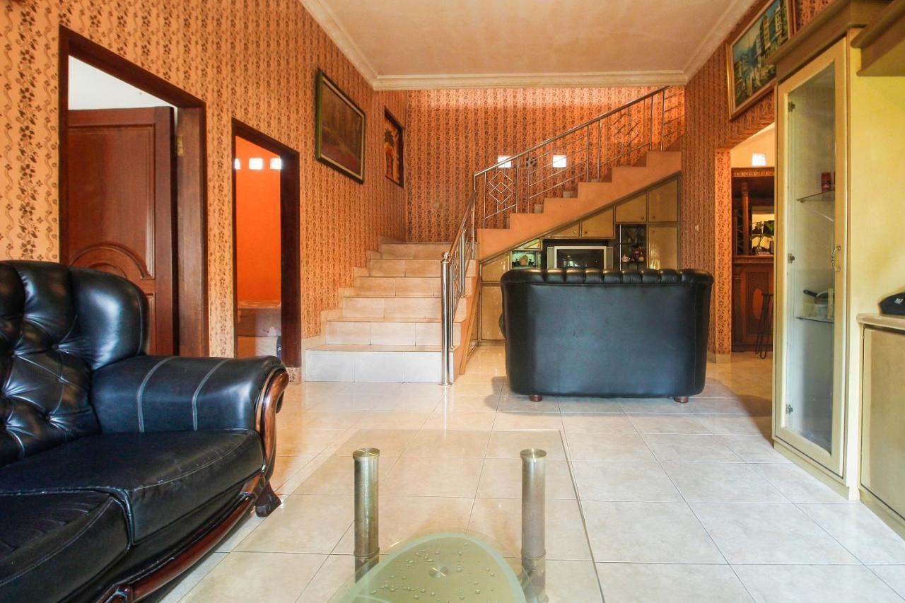 Spot On 91620 Skypiea Guest House Тасикмалая Экстерьер фото