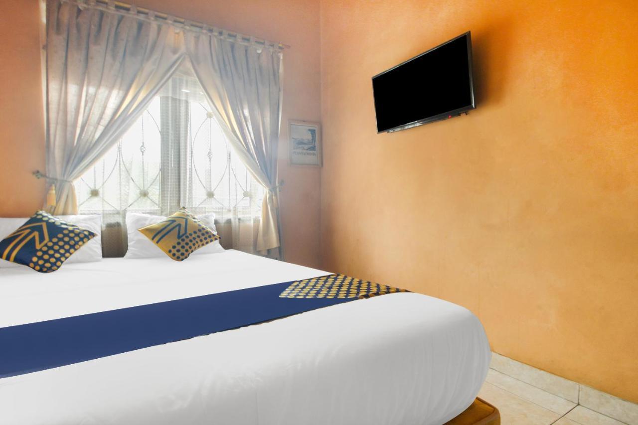 Spot On 91620 Skypiea Guest House Тасикмалая Экстерьер фото