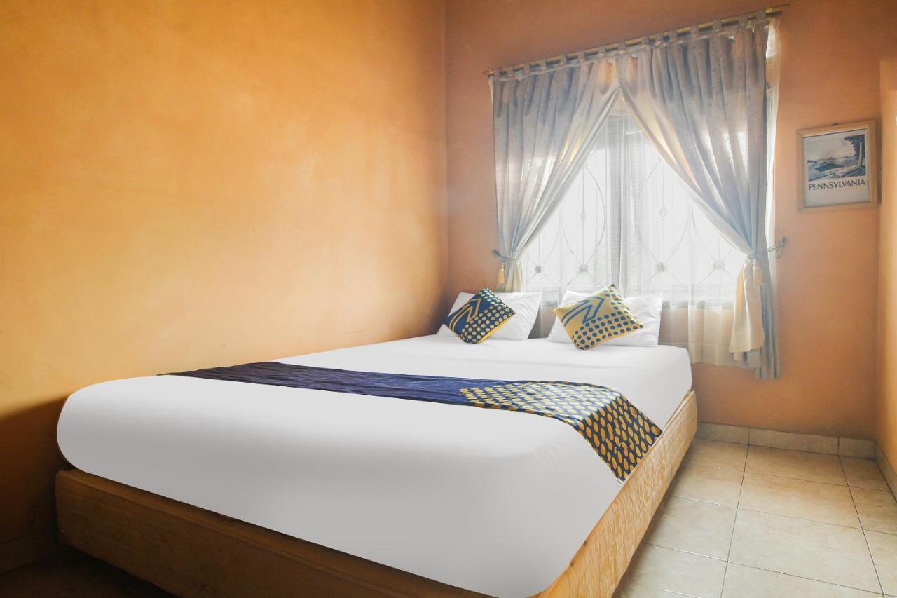 Spot On 91620 Skypiea Guest House Тасикмалая Экстерьер фото