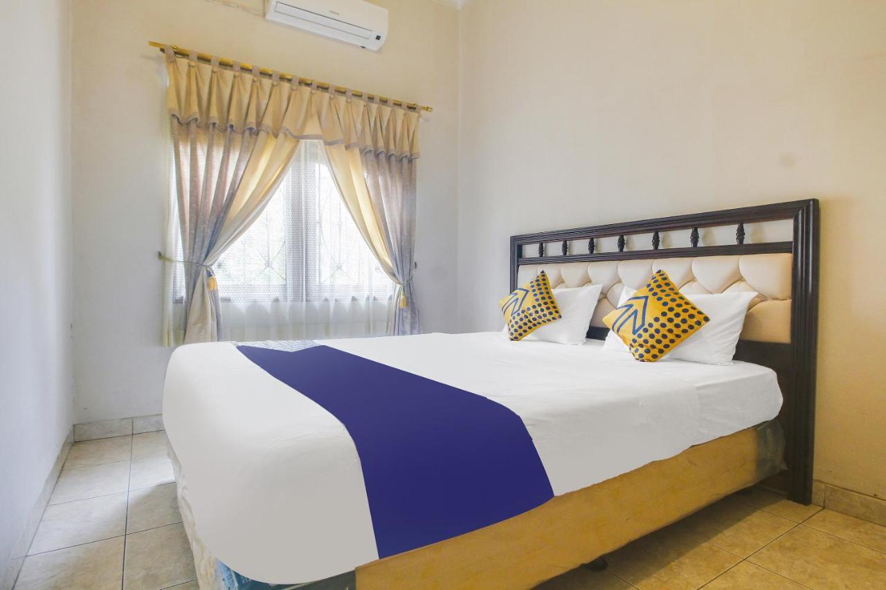 Spot On 91620 Skypiea Guest House Тасикмалая Экстерьер фото