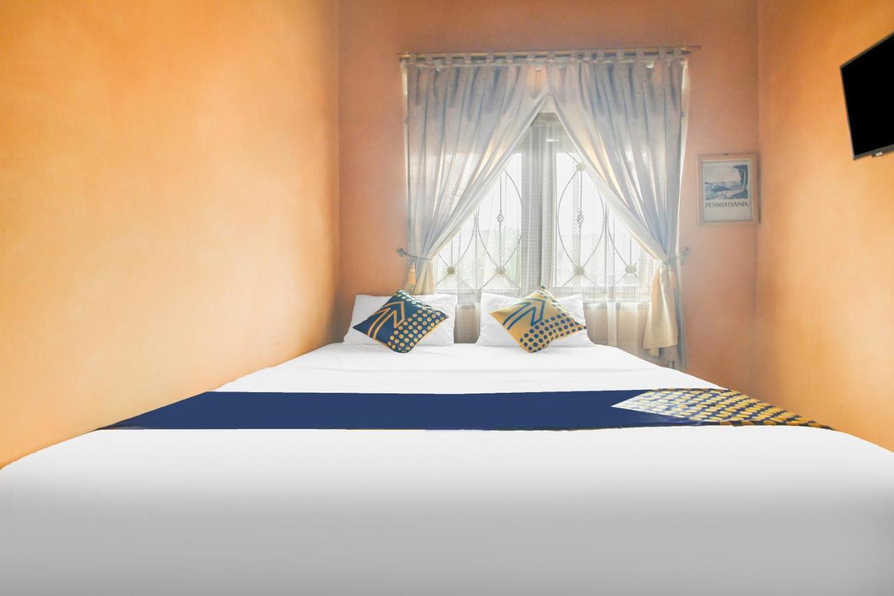 Spot On 91620 Skypiea Guest House Тасикмалая Экстерьер фото